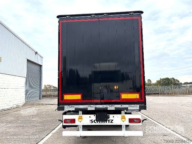 Åpen semitrailer med presenning Schmitz Cargobull Curtainsider Euroliner
