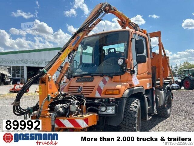 Erikoiskäyttöinen kuorma-auto Unimog U 300 4x4, Kommunalhydraulik, Zapfwelle