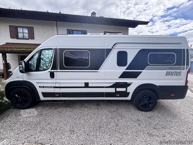 Camper van Adria Twin Supreme 640 SGX