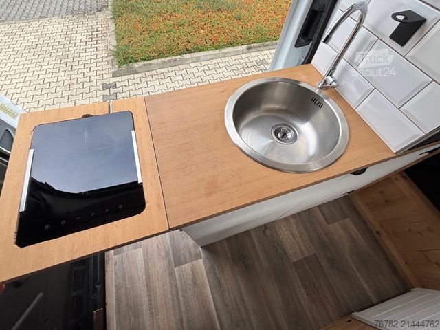 Lakóautó FORD Transit 2,2 TDI 114kW Wohnmobil