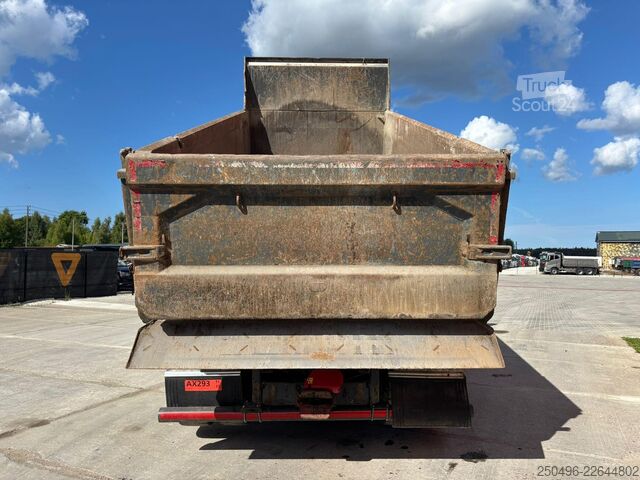 Volvo FH 16 750 8x4 RETARDER / TANDEM AXLE LIFT / BOX...