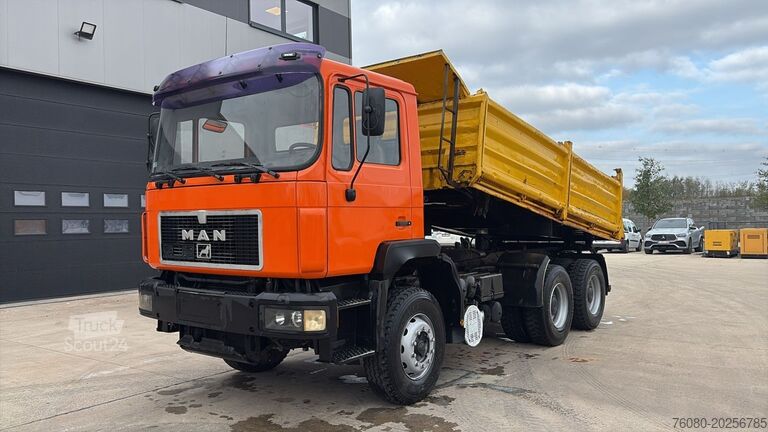 Tipper 3 côtés MAN 26.322 (MANUAL PUMP / POMPE MANUELLE / LAMES / ...