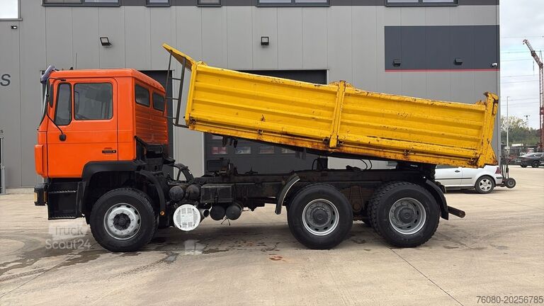Tipper 3 côtés MAN 26.322 (MANUAL PUMP / POMPE MANUELLE / LAMES / ...