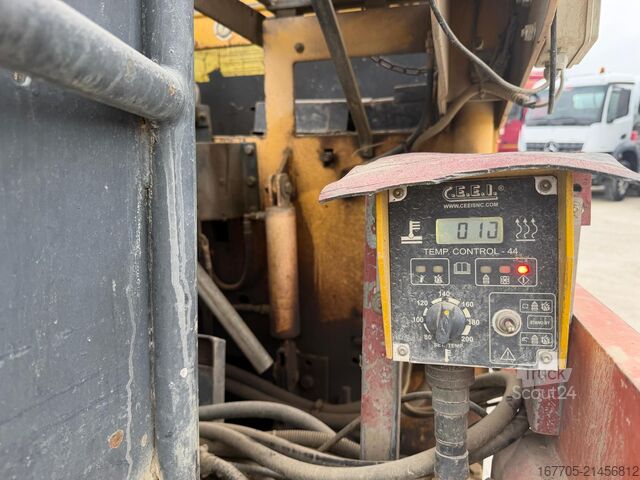 Finitrice per asfalto gommata Dynapac F121-6W