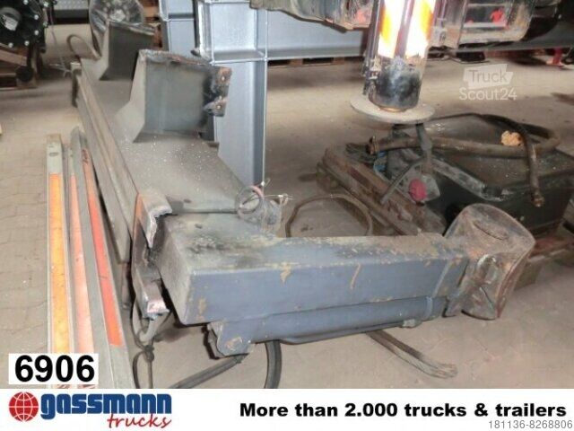 Кран, змонтований на вантажівці Versch. Abstützung für Kräne, mehrfach