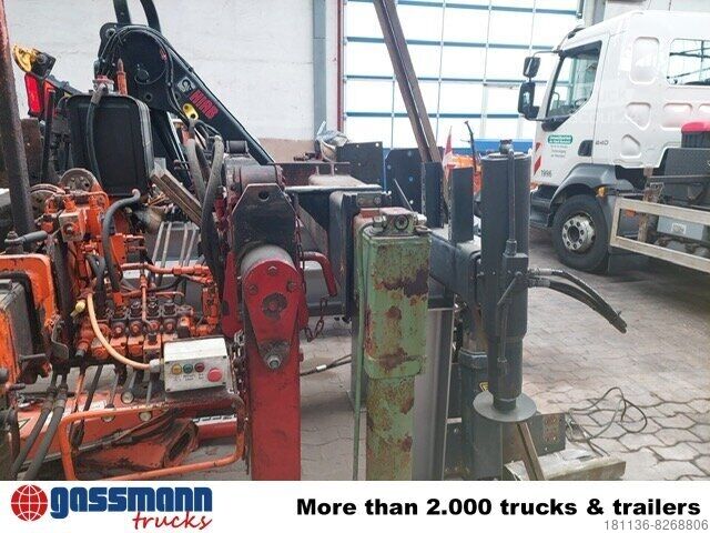 Кран, змонтований на вантажівці Versch. Abstützung für Kräne, mehrfach