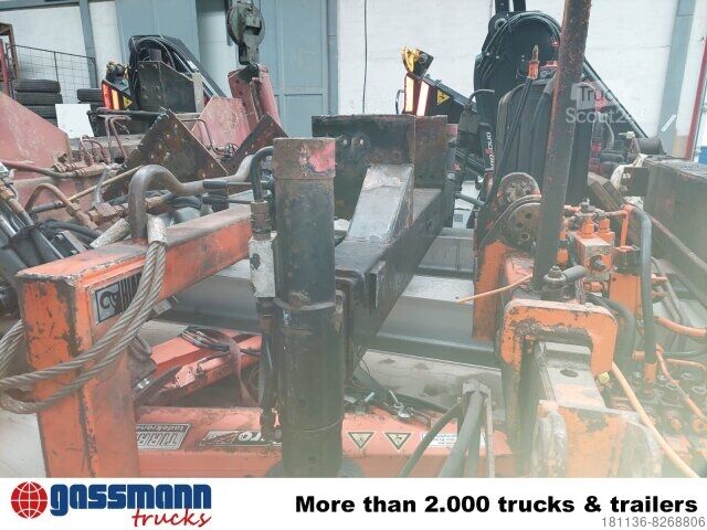 Кран, змонтований на вантажівці Versch. Abstützung für Kräne, mehrfach