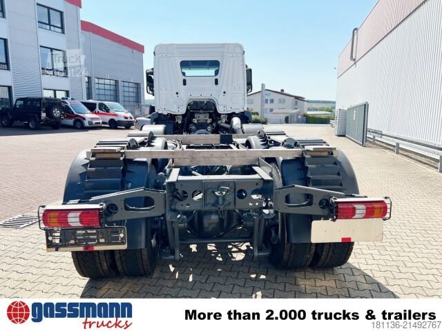 Chassi de caminhão Mercedes-Benz Arocs 3240 8x4