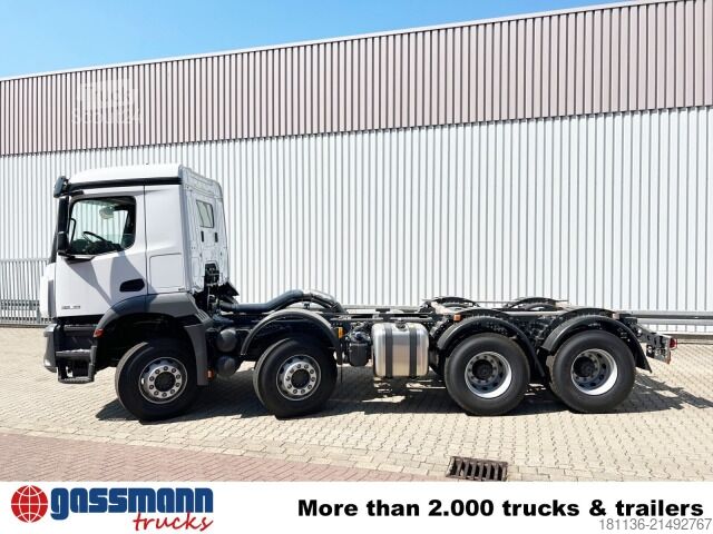 Chassi de caminhão Mercedes-Benz Arocs 3240 8x4