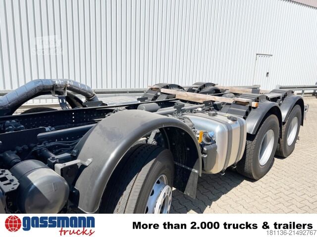 Chassi de caminhão Mercedes-Benz Arocs 3240 8x4