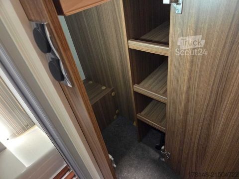 Halvintegrert bobil Eura Mobil Contura 766 EF