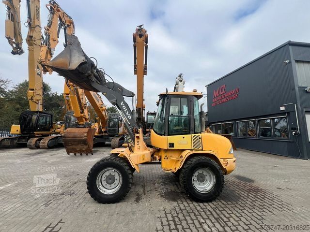 Încărcător pe roți VOLVO Volvo L30B