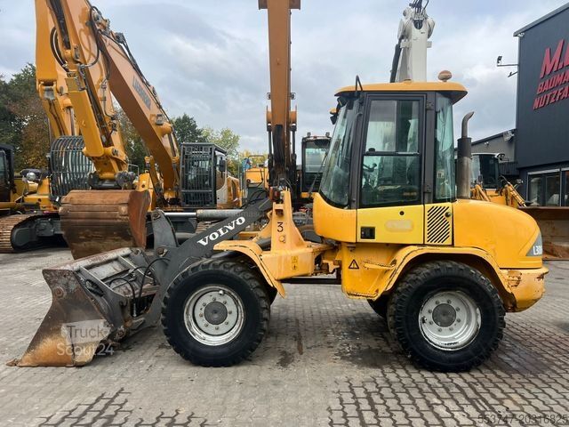 Încărcător pe roți VOLVO Volvo L30B