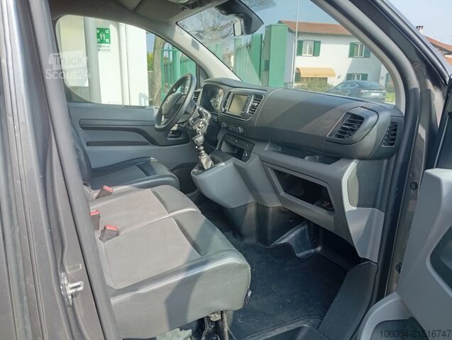 Furgoneta de batalla larga Toyota Proace