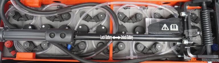 Transpallet elettrico con operatore a bordo in piedi Linde T 25 SP 1156-00