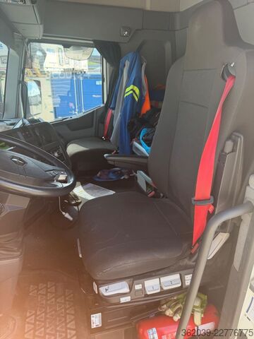 Jeřáb na nákladním automobilu RENAULT C HIAB 232 5 Hydraulisch 2 MECHANISCH FUNKFERNST