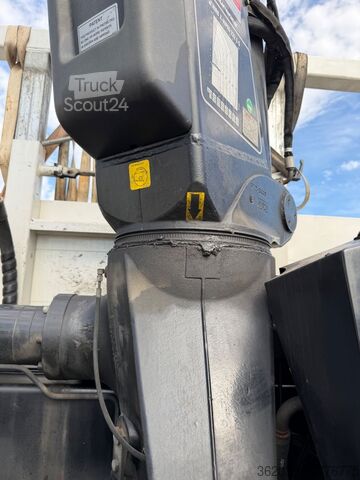 Jeřáb na nákladním automobilu RENAULT C HIAB 232 5 Hydraulisch 2 MECHANISCH FUNKFERNST
