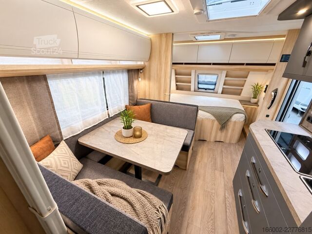 Lakókocsi HOBBY De Luxe 545 KMF Modell 2027 Garage ausgestellt