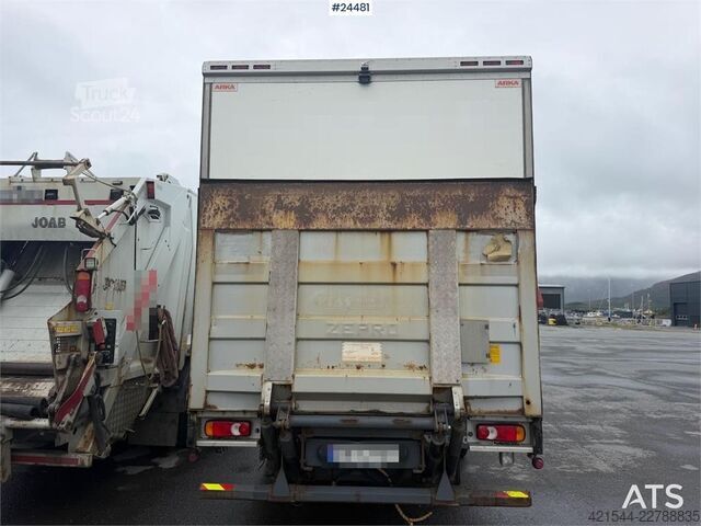 Рефрижераторне/заморожене транспортування Volvo FM 380 box truck with full side opening, tail lift