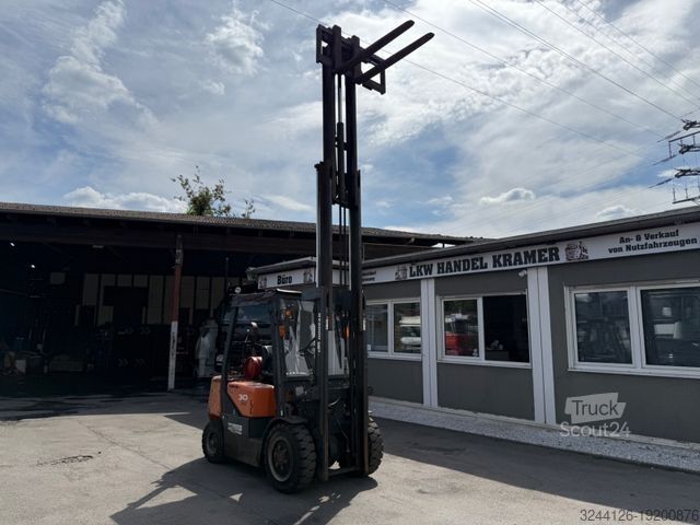 Челен мотокар DOOSAN G30G/3000kg-Hubkraft/Triplex4,7m/Deutsch/4644Std