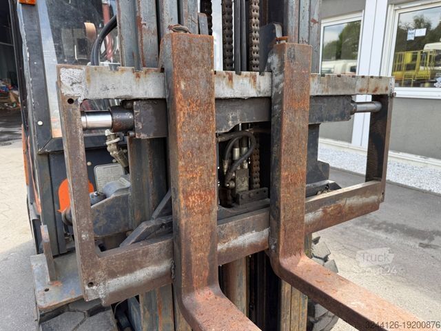 Челен мотокар DOOSAN G30G/3000kg-Hubkraft/Triplex4,7m/Deutsch/4644Std