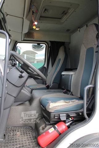Вантажівка з платформою і тентом VOLVO FL 210 4x2 BL - Nr.: 195