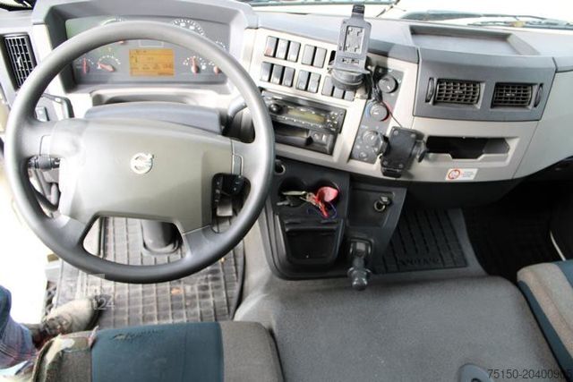Вантажівка з платформою і тентом VOLVO FL 210 4x2 BL - Nr.: 195