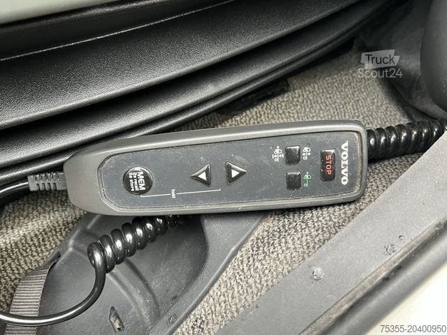 Вантажівка з платформою і тентом VOLVO FL 260 7,2m LBW Klima Tempomat AHK Orig. 125'km