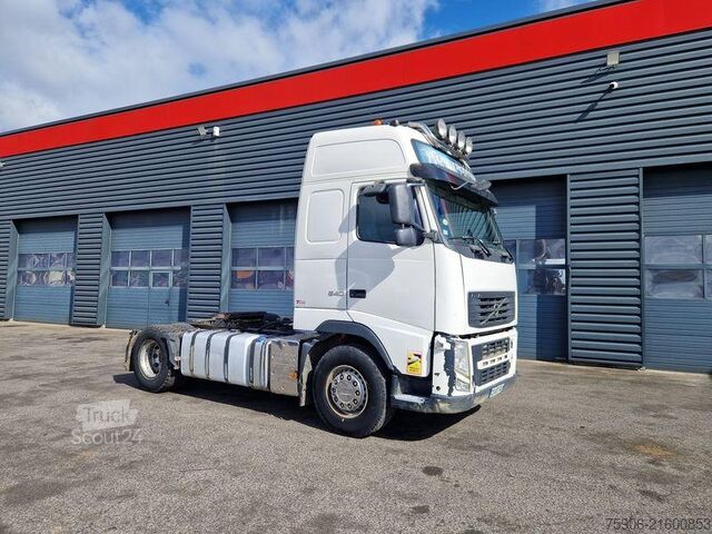 Standard tractor unit Volvo FH