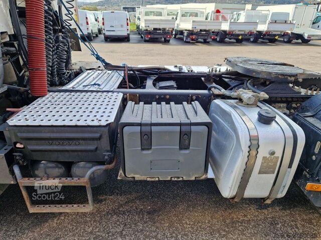 Standard tractor unit Volvo FH
