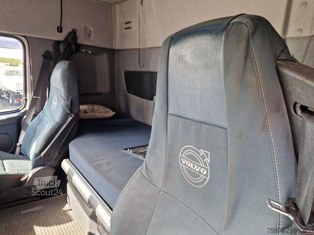 Standard tractor unit Volvo FH