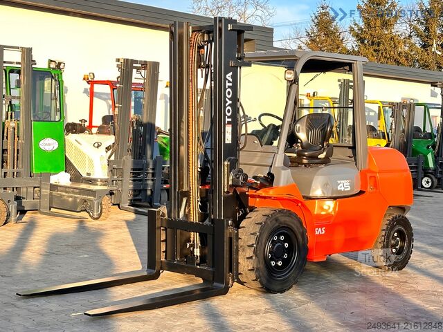 Motostivuitor Toyota 42-4FD40 / DIESEL / 4500KG / DUPLEX / FO