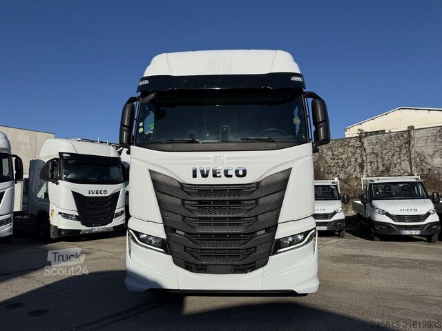 Standard tractor unit Iveco SWAY 490