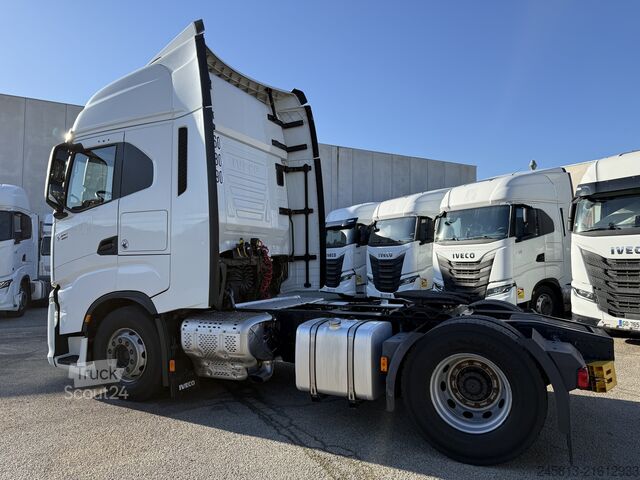 Standard tractor unit Iveco SWAY 490