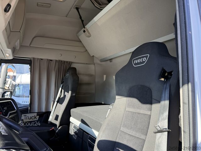 Standard tractor unit Iveco SWAY 490