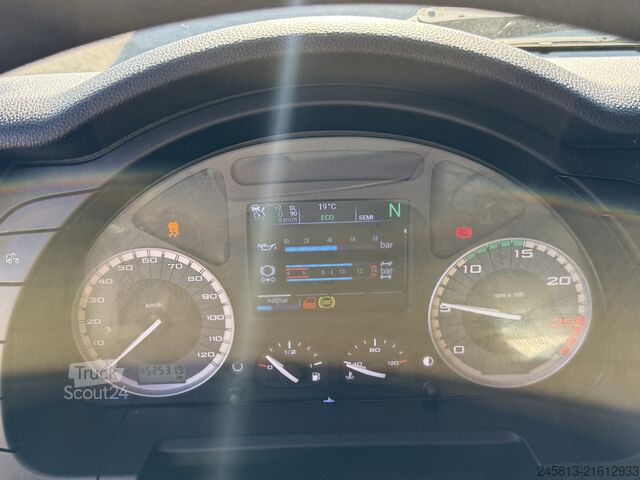 Standard tractor unit Iveco SWAY 490