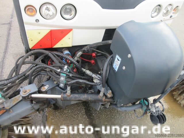 Balayeuse de voirie Hako CityMaster CM 2000 Bj. 2015 2-Besen-Syst