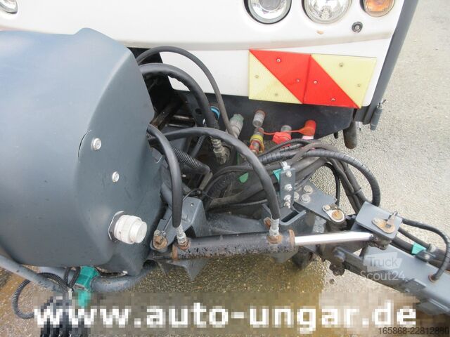 Balayeuse de voirie Hako CityMaster CM 2000 Bj. 2015 2-Besen-Syst