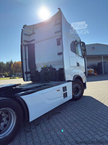 Standard tractor IVECO S-Way 490