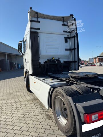 Standard tractor IVECO S-Way 490