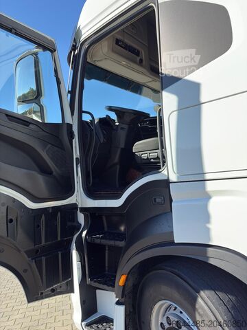 Standard tractor IVECO S-Way 490