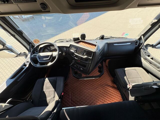 Standard tractor IVECO S-Way 490