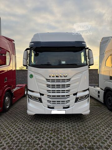 Standard tractor IVECO S-Way 490