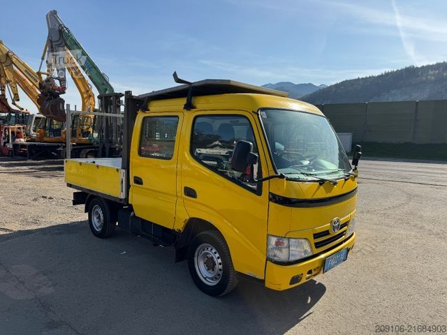 Dubă pick-up TOYOTA DYNA 100 D-4D 145 Doppelkabine Euro 5