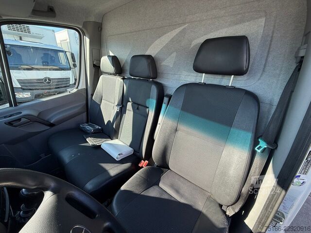 Skříňová dodávka MERCEDES-BENZ SPRINTER 519 CDI Kühlkoffer 3,5 m LBW*THERMO