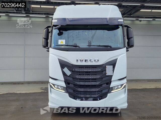 Standaard trekker Iveco S-Way 460 S-Way 4X2 LNG! Retarder 2X Tanks