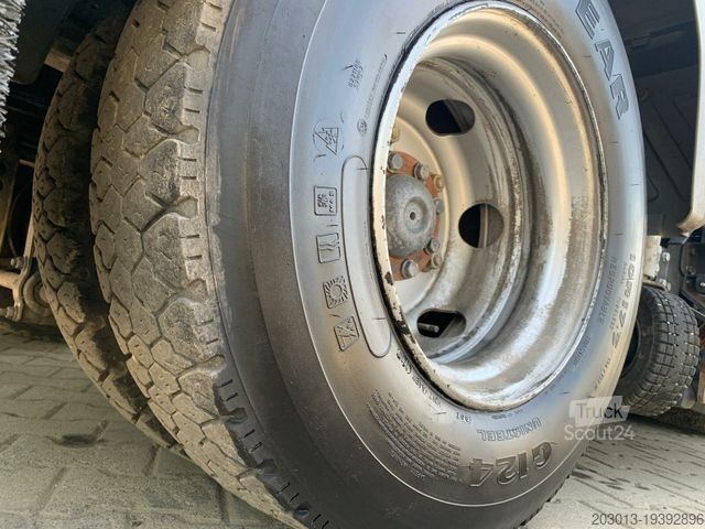 Road sweeper MERCEDES-BENZ Atego Kehrmaschine BUCHER CITYFANT 5000