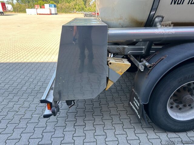 Nádrž Feldbinder FOOD / 33.500L / 2-COMP / LIFTAXLE / PUMP / ALCOA