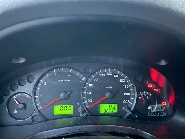 Panelinis furgonas FORD Transit Connect Kasten T220 8-fach bereift