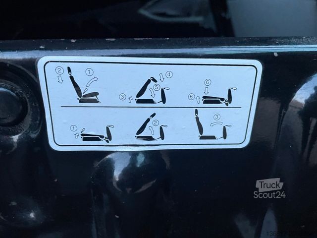 Panelinis furgonas FORD Transit Connect Kasten T220 8-fach bereift